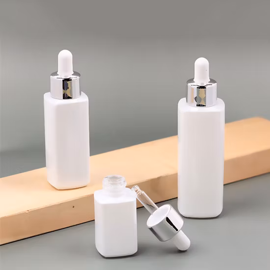Free Sample Mini Glass Essential Oil Bottle for Cosmetic with Dropper Cap